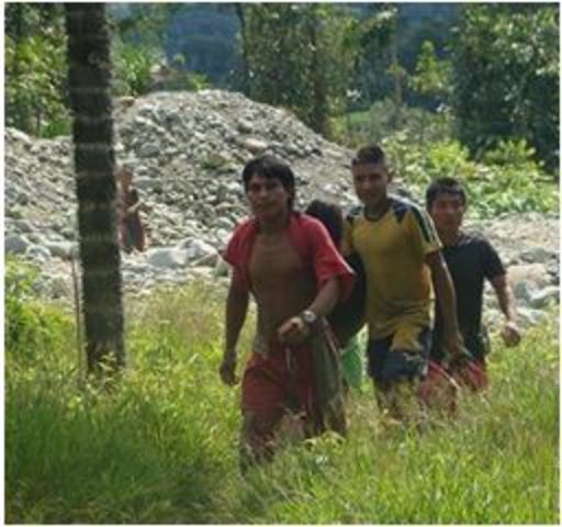 La comunidad Embera Katio se vio obligada a dejar sus tierras por amenazas del Ejercito Revolucionario Guevarista (ERG) ante la negativa de convertirse en milicianos de este grupo guerrillero