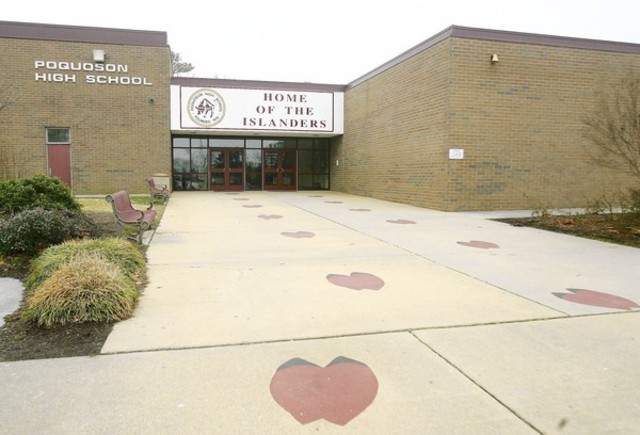 Anna geht in Die Schule in Der Stadt.