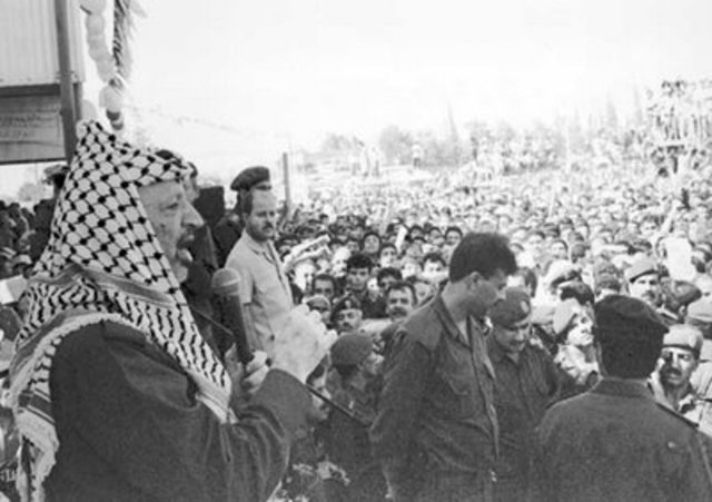 Bajo la dirección de Yasser Arafat; Al- Fatah llegó a controlar la Organización para la Liberación de Palestina (OLP)