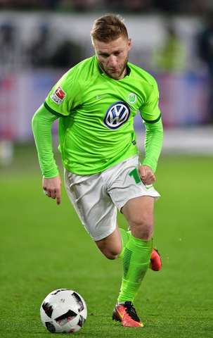 Transfer do Vfl Wolfsburg i debiut