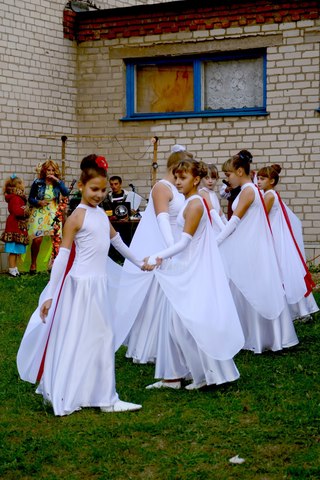 Позашкільна зайнятість. Виступ на День села