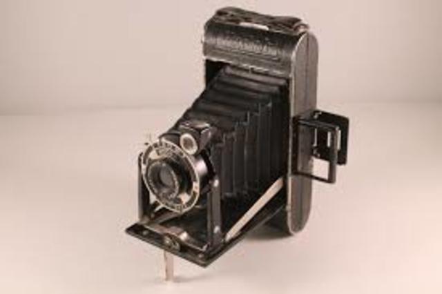 ➮ 1900 – El Raisecamera