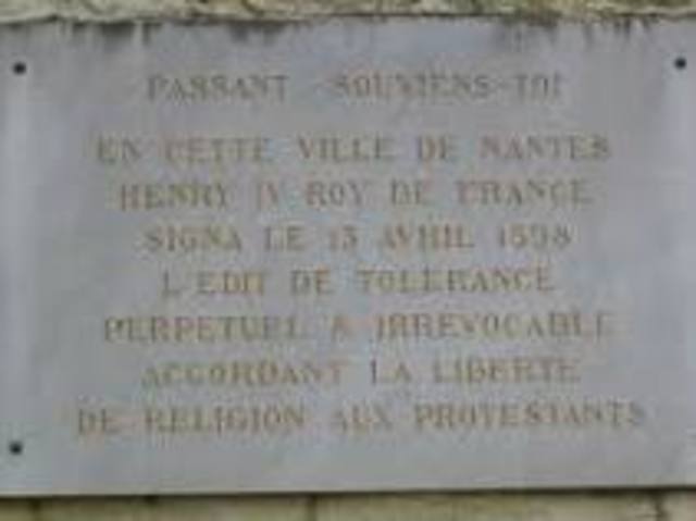 Louis XIV cancelled the Edict of Nantes