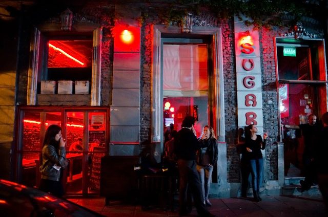 Visita al bar Sugar