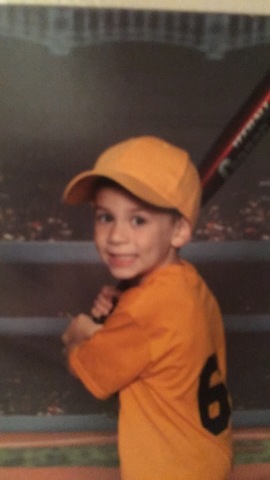 Cuando era joven, jugaba el béisbol.