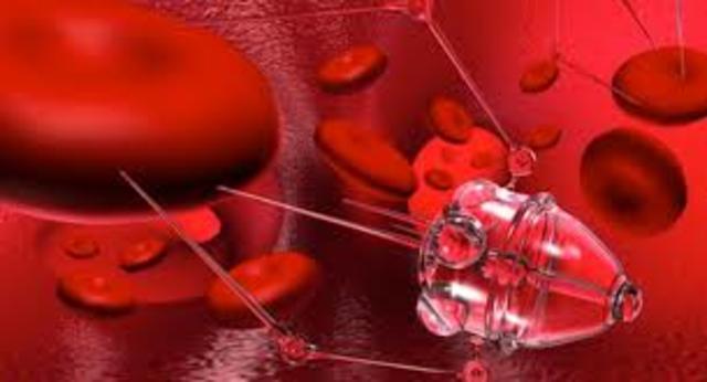 2039: Se insertan en el cerebro nanomáquinas capaces de llevar a cabo la introducción y la retirada de las señales de las células cerebrales.