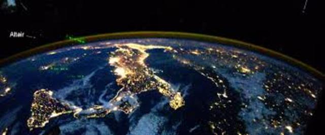 2045: Llegada de la singularidad tecnológica. La Tierra se convierte en un ordenador gigantesco