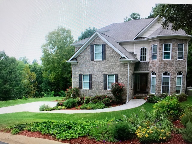 En 2009, se mudamos a Fort Mill, Carolina del Sur.