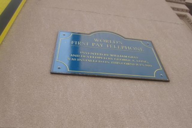 Primer telèfon públic de pagament