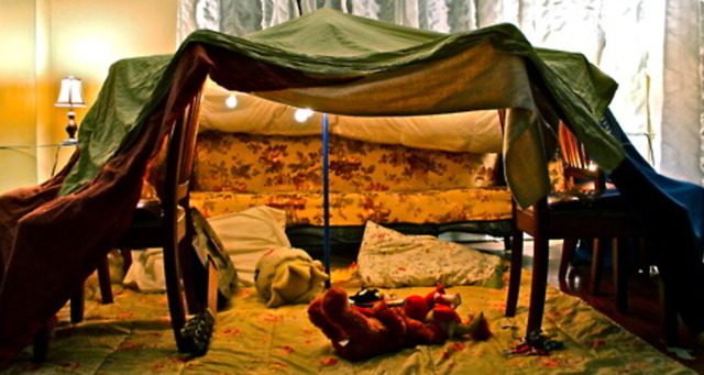 A menudo construía la fortaleza con amigos.