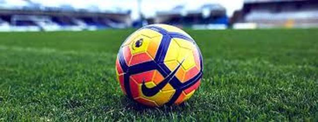 Mí hermano y yo jugábamos fútbol.