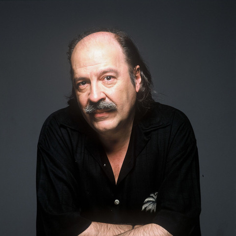 Sale a la venta el primer disco.