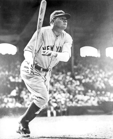 Babe Ruth sets home run record