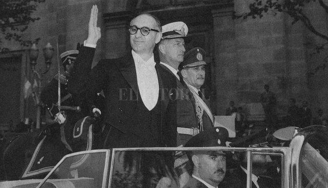 Arturo Frondizi gana las elecciones