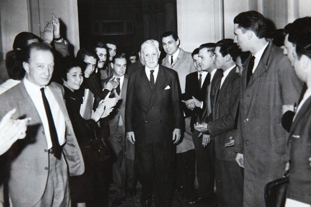 Asume Illia como presidente