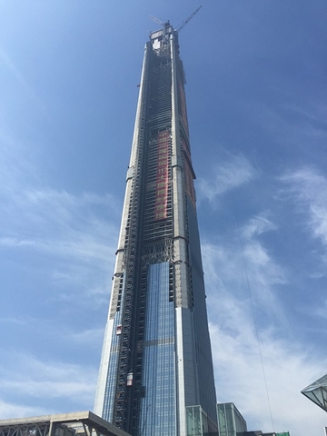 2013 topped out, becoming the tallest building in New York City by roof height