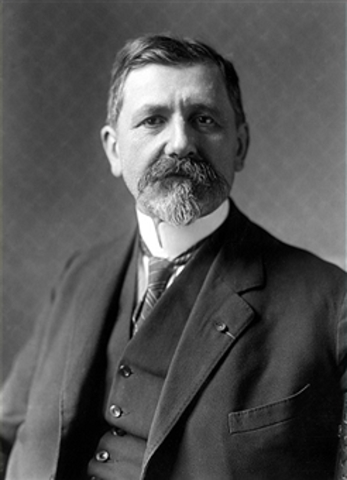 Emile Borel introduces the concept of normal numbers as a way to characterize the digits of pi