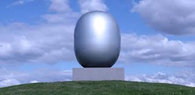 the worlds largest superegg is placed outside Kelvin Haill in Glasgow