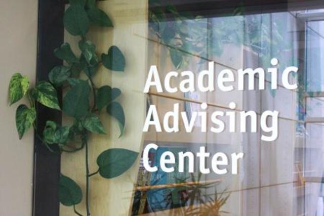(counseling centers y academic advising Centers aparecen como centros de orientación