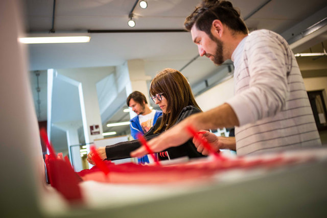 Alumnos de diseño Grafico con Memora