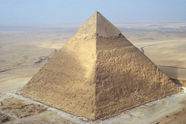 piramide van Cheops word gebouwd