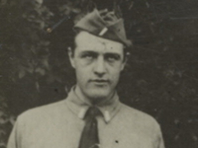 Elliott Lee was Born