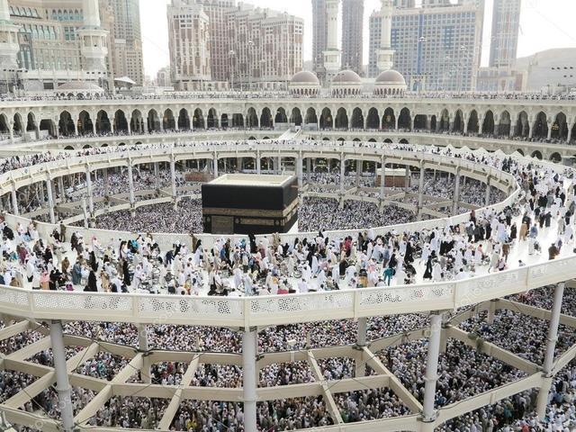 Muhammad begins his Message