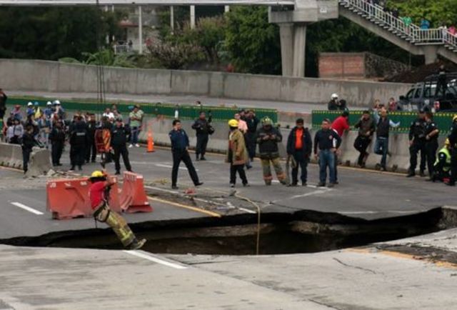 El Colegio de Ingenieros Civiles de México reciben el oficio 1-186 fechado el 12 de julio, donde se solicita el apoyo para determinar las causas que provocaron el socavon.