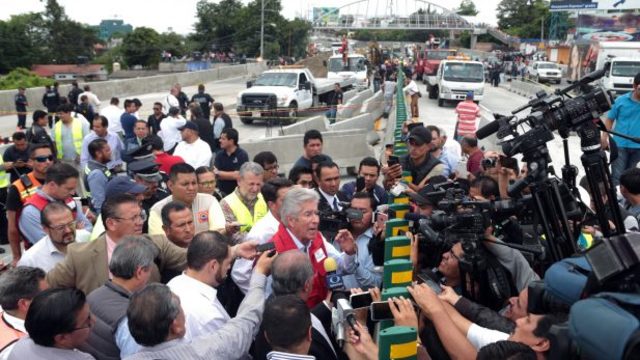 Proceso contra funcionarios La Secretaría de la Función Pública dio inicio a un proceso administrativo en contra de 3 trabajadores de la Secretaría de Comunicaciones y Transportes. luego de que lograra acreditar que en la obra del Paso Expréss.
