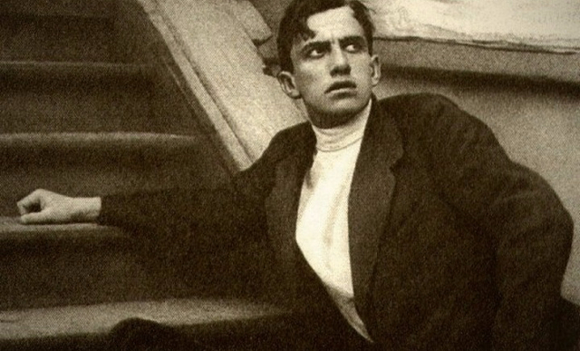 Выход первого стихотворения и сборника футуристов.