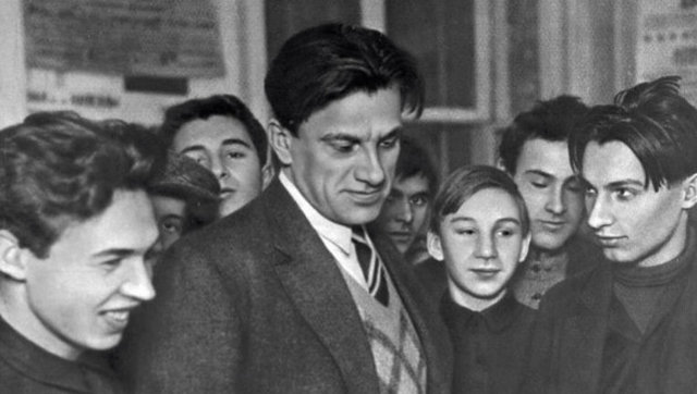 Премьера пьесы "Клоп".