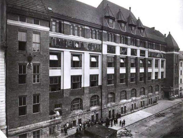 Iskolába kellett menni