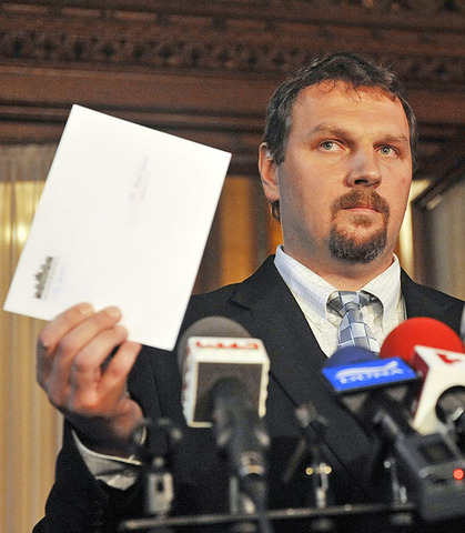 Ivády Gábor kilépése, 15 mandátum marad