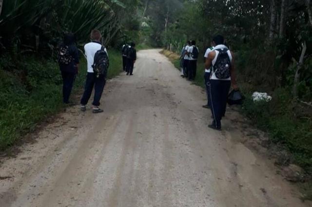 caminando al colegio