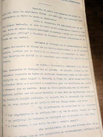 Un maestro falsifica documentos y habla mal de la elección Política