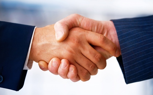 vállalatok számára is megkezdte pénzügyi szolgáltatások nyújtását