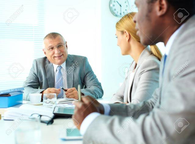 Konzultáció a vezetőséggel, vezetői szintű elvárások felmérése.