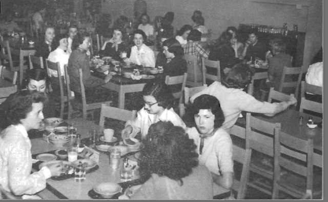 Bigelow opens the cafeteria until 11:00pm during weekdays.