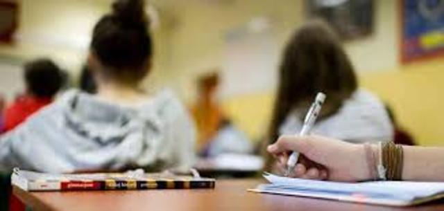 Romer tillåts gå i svensk skola