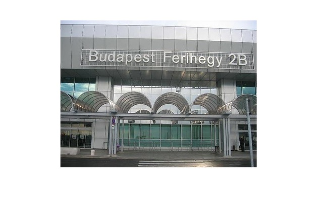 Megjelenés a budapeseti reptéren
