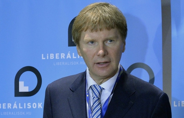 Fodor Gábor és képviselő jelöltjei kiváltak