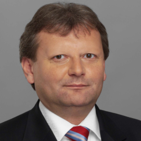 Hiller István az új elnök