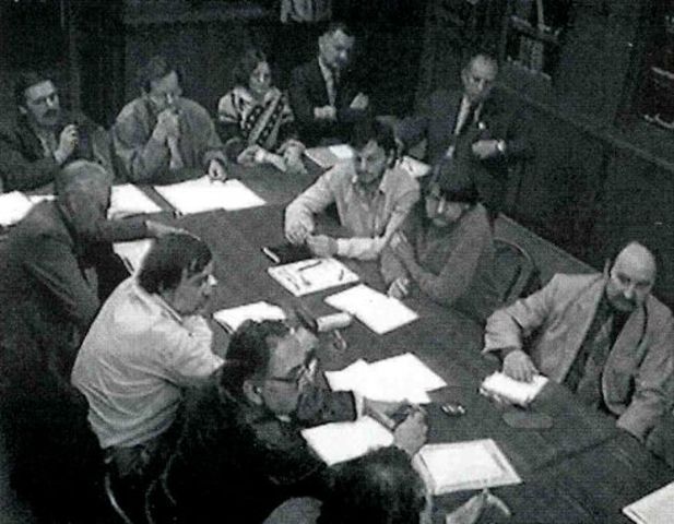 Megalakul az Ellenzéki Kerekasztal