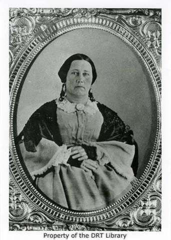 Susanna Dickinson is born.