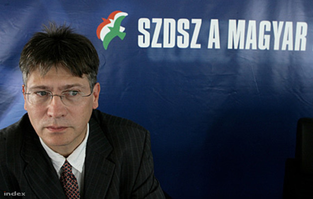 Kuncze helyett megint Szent-Iványi a frakcióvezető