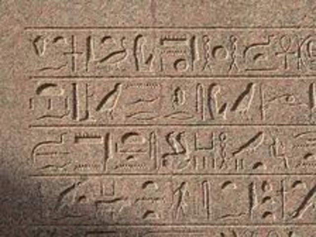 Aparece la escritura jeroglífica egipcia
