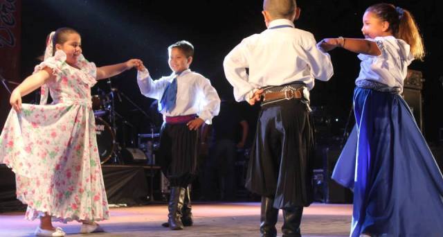 Comencé a bailar folklore