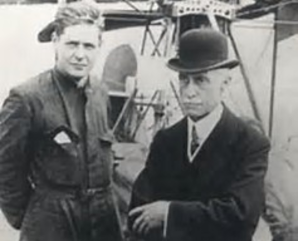 Automatic gyrostabilizer leads to first automatic pilot