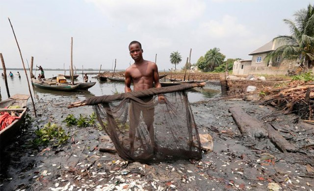 El petróleo contamina el delta del Níger (Nigeria).