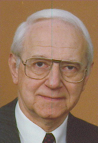 Füzessy mosolya kiszélesedik